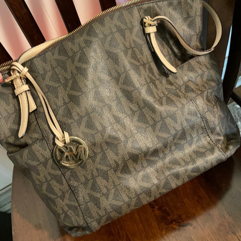 Michael Kors purse and wristlet